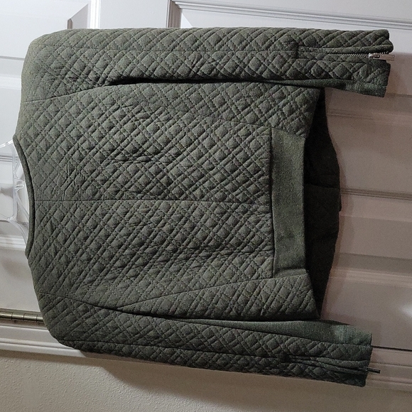 NWT BCBG Maxazria Crop Army Olive Green Moto Jacket Quilted Sructured Shoulders - Picture 9 of 10